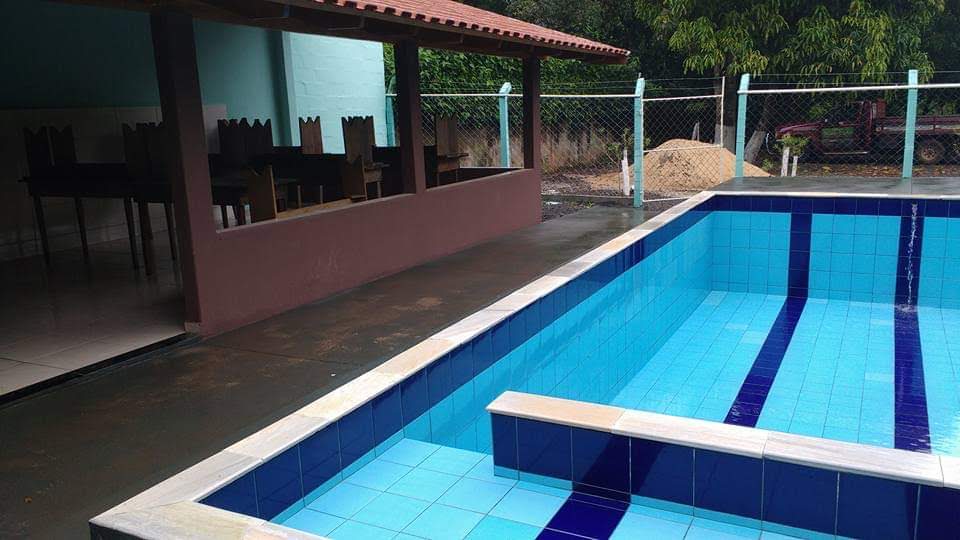 Espaço de Baixo - Piscina com deck e área gourmet coberta