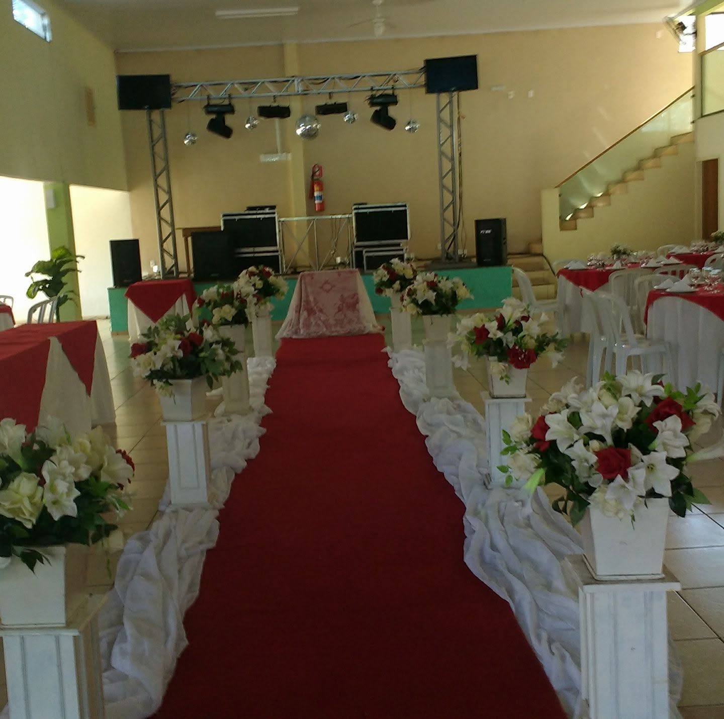 Espaço de Cima - Salão amplo decorado para eventos